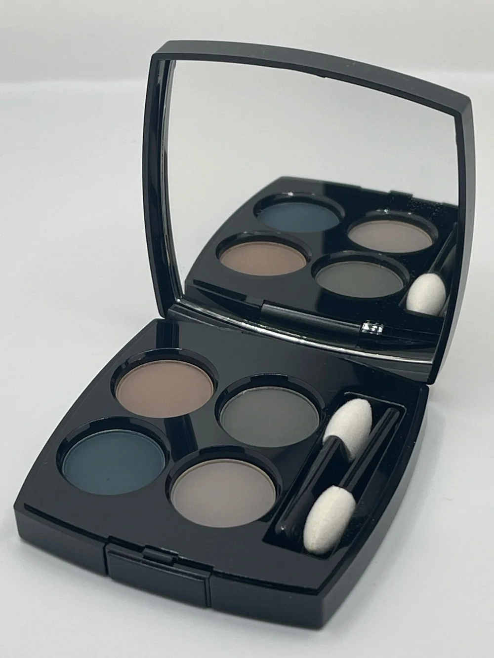 CHANEL les ombres
